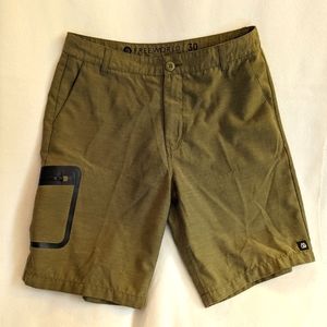 Freeworld hybrid men's shorts in olive